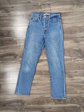 Levi's Women's Jeans Wedgie Straight Size 25 Light Wash